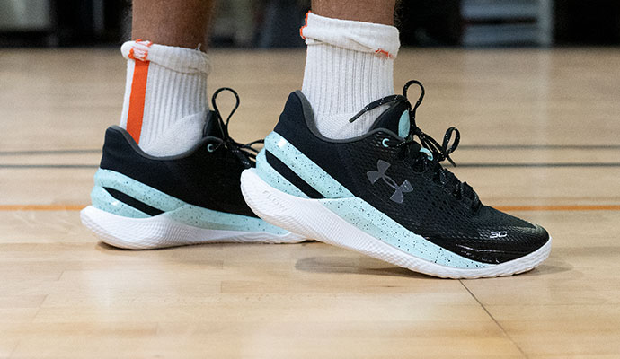 Chaussures de basket-ball de Under Armour